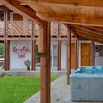 Дом отдыха сноуфлейк Snowflake Chalet&snowflake
